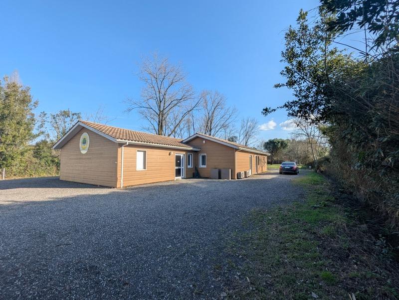 Propriété - 330 m² - 11 pièces