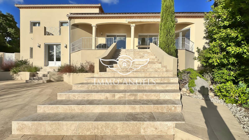 Maison traditionnelle - 240 m² - 8 pièces