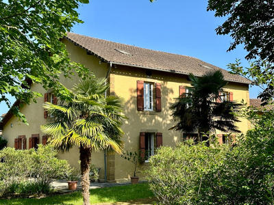 Maison - 335 m² - 12 pièces