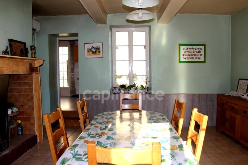 Propriété - 205 m² - 6 pièces