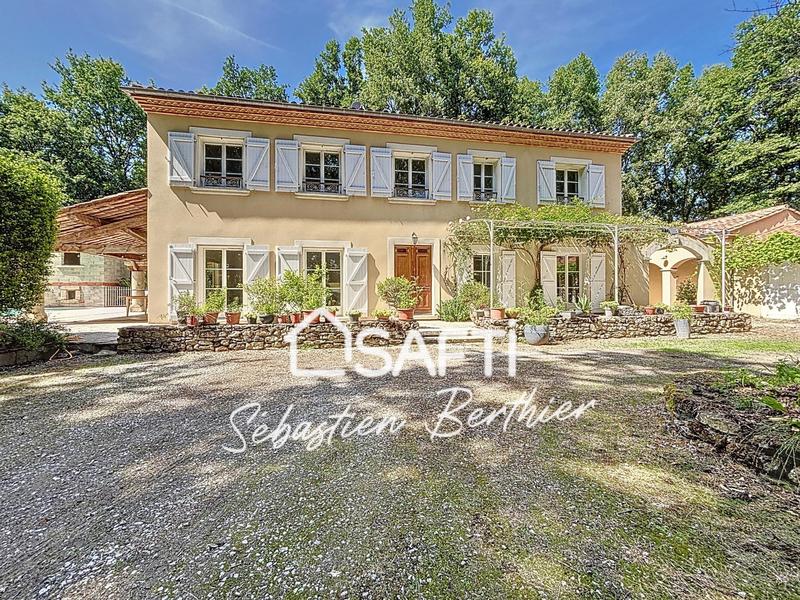 Maison de maîtres - 240 m² - 7 pièces