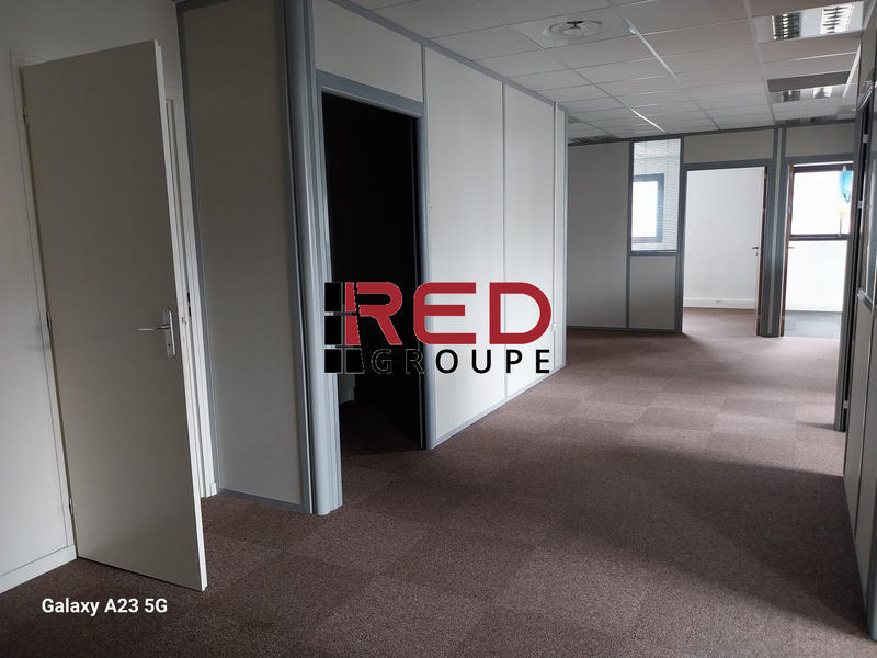 Bureau - 92 m² - 8 pièces