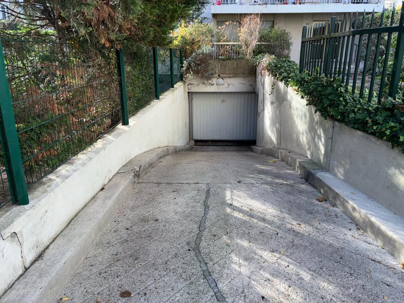 Parking / Garage - 12 m²