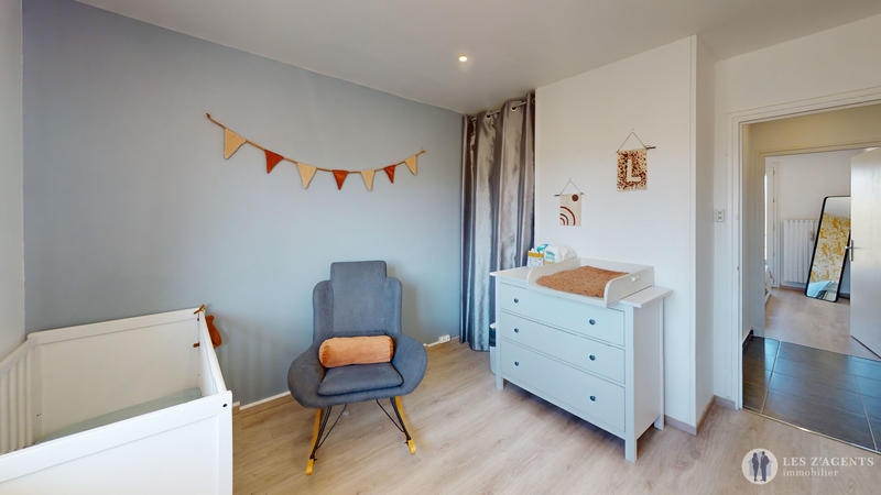 Appartement - 94 m² - 5 pièces