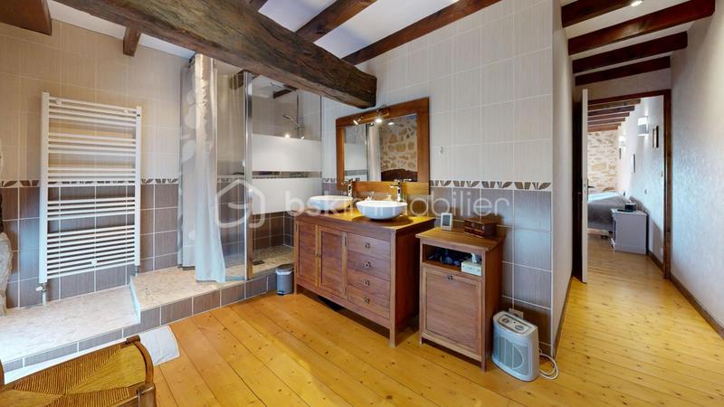 Maison - 212 m² - 9 pièces