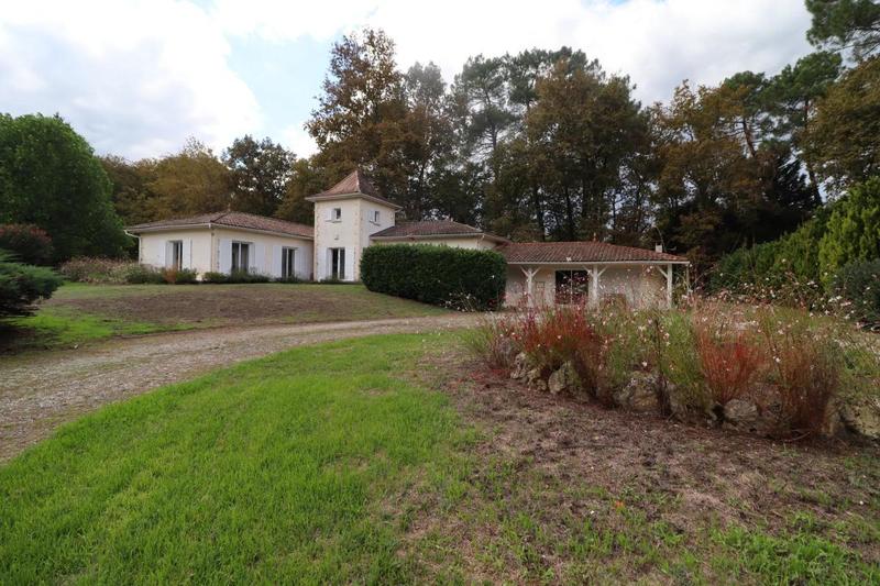 Maison - 260 m² - 7 pièces