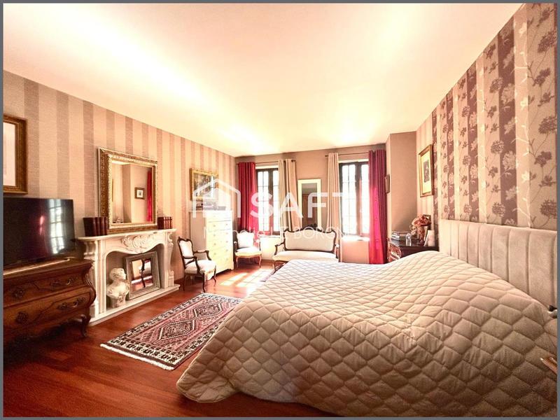 Maison - 247 m² - 7 pièces