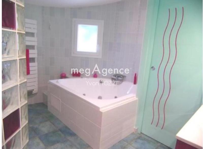 Maison - 330 m² - 10 pièces