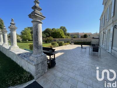 Maison - 210 m² - 6 pièces