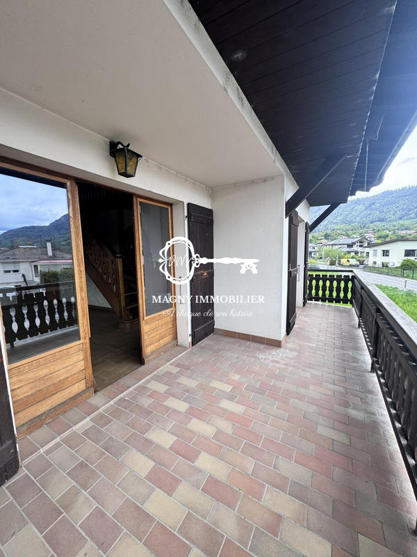 Maison - 218 m² - 8 pièces