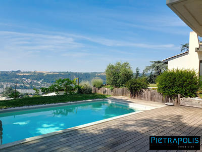 Maison - 274 m² - 10 pièces