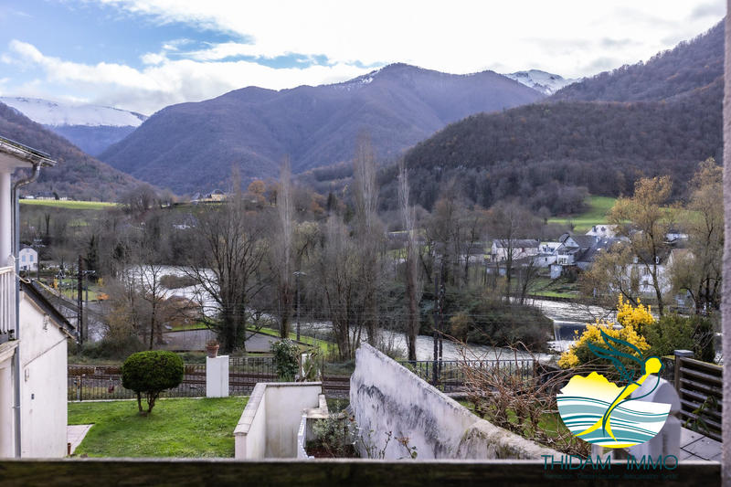 Maison traditionnelle - 232 m² - 10 pièces