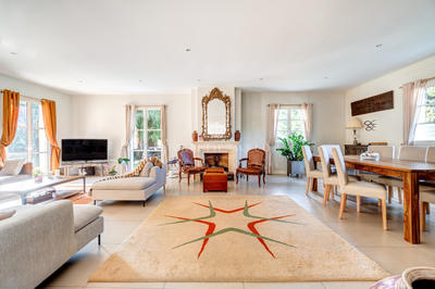 Maison - 318 m² - 10 pièces