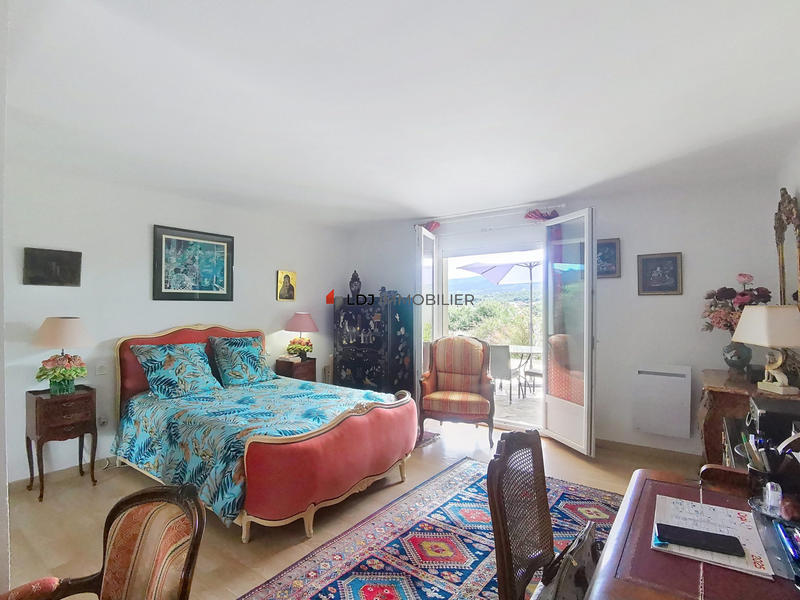 Maison traditionnelle - 248 m² - 7 pièces