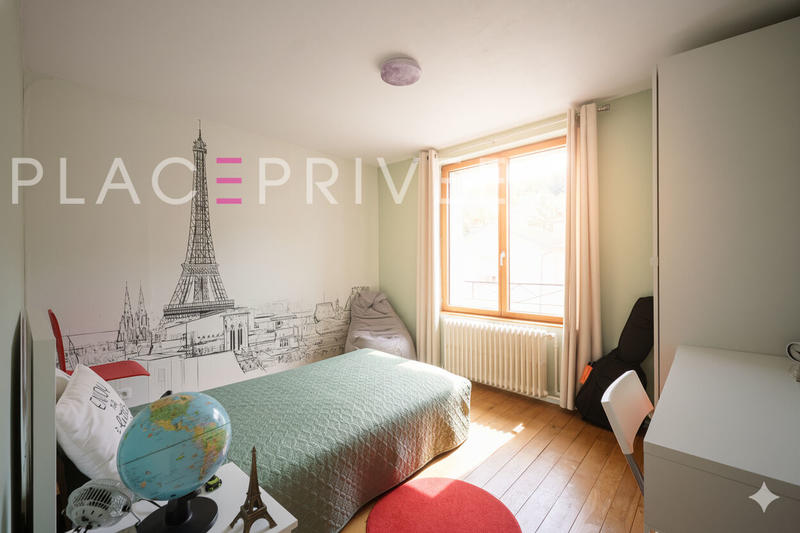 Maison - 218 m² - 8 pièces