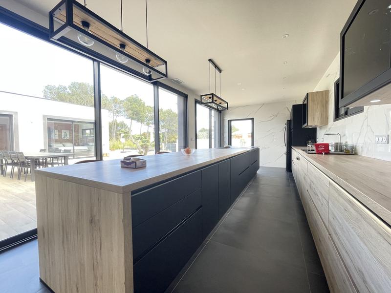 Villa - 260 m² - 8 pièces