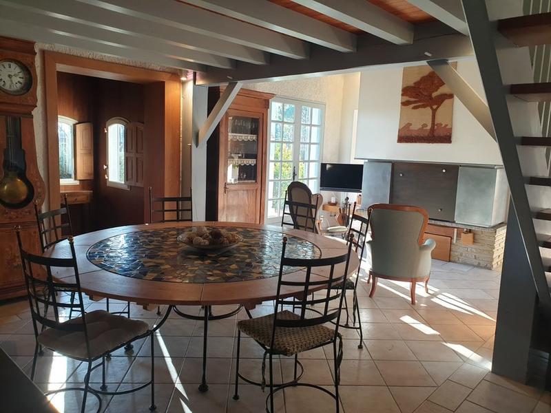 Maison - 186 m² - 8 pièces