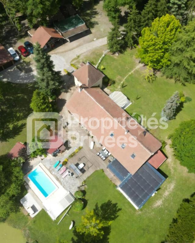 Maison - 250 m² - 8 pièces