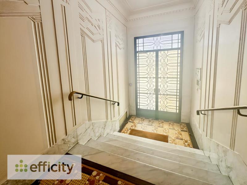 Appartement ancien - 82 m² - 3 pièces