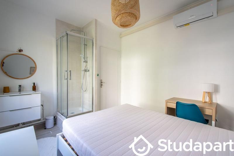 Chambre - 92 m² - 1 pièce