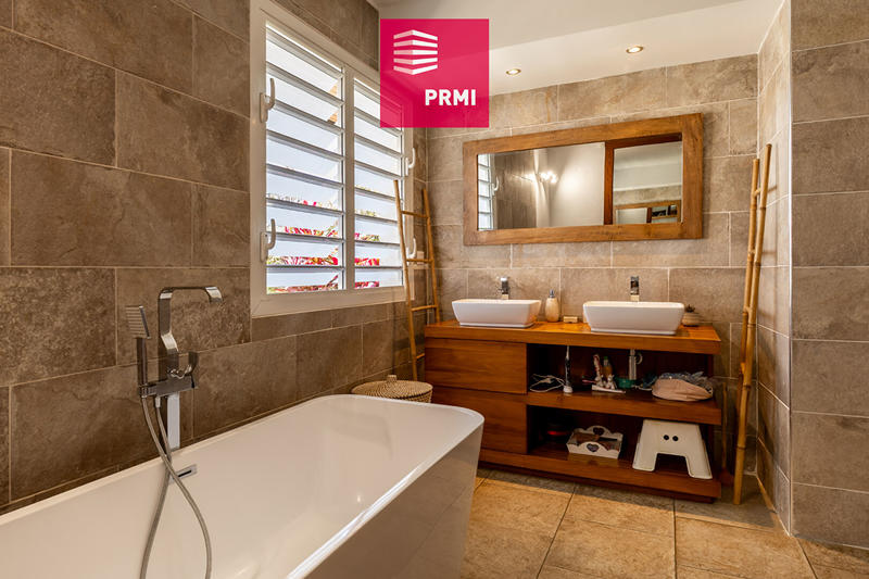 Maison - 257 m² - 7 pièces