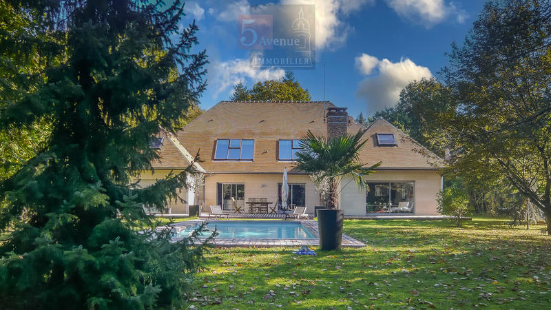 Maison - 400 m² - 8 pièces