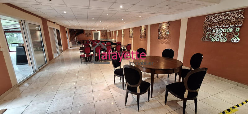 Maison ancienne - 1 000 m² - 11 pièces