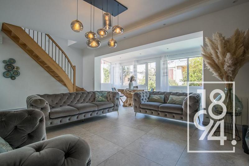 Maison - 180 m² - 5 pièces