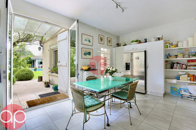 Maison - 264 m² - 10 pièces