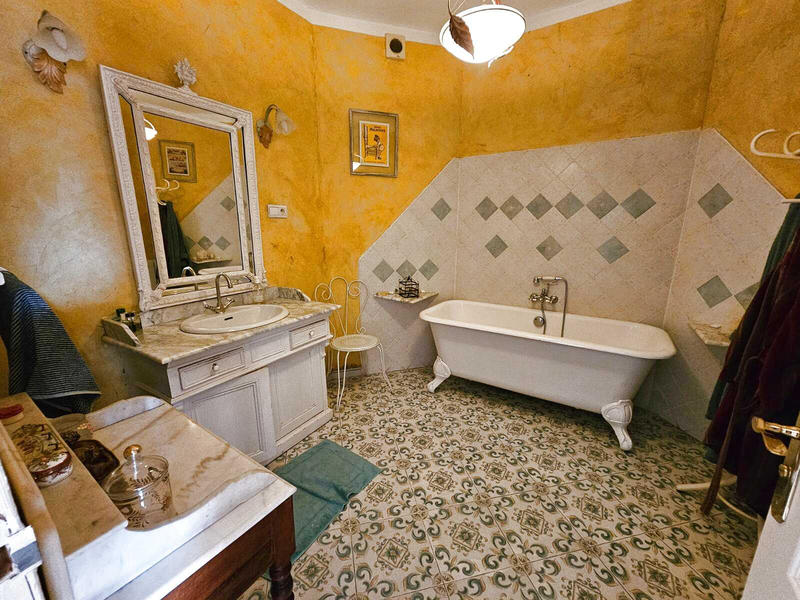 Maison - 208 m² - 6 pièces