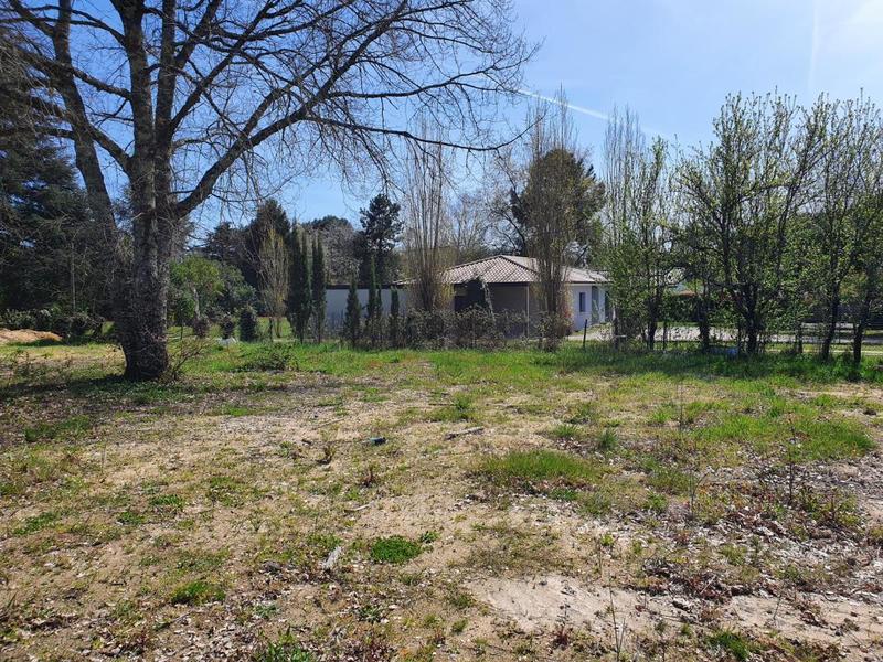 Terrain constructible - 1 300 m²
