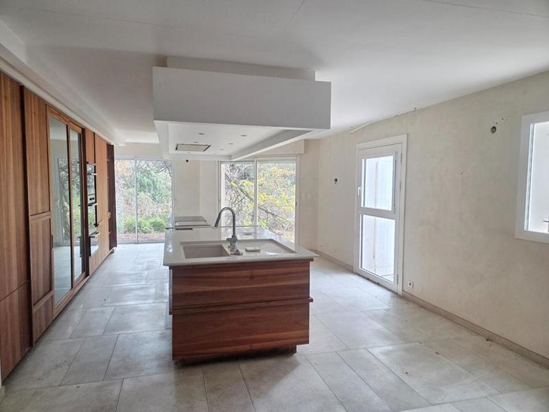 Maison - 235 m² - 6 pièces