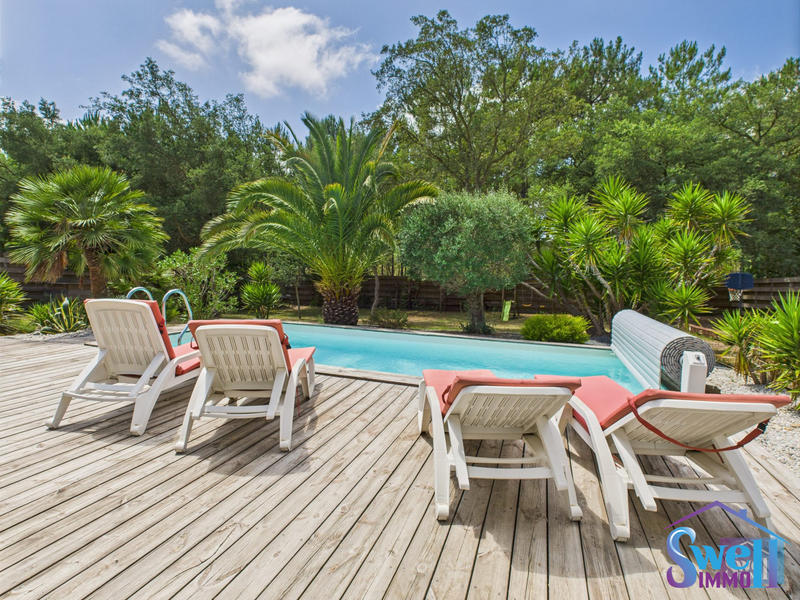 Maison - 225 m² - 8 pièces