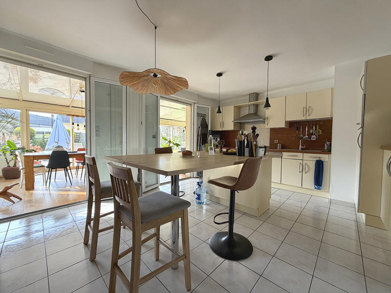 Maison - 198 m² - 8 pièces