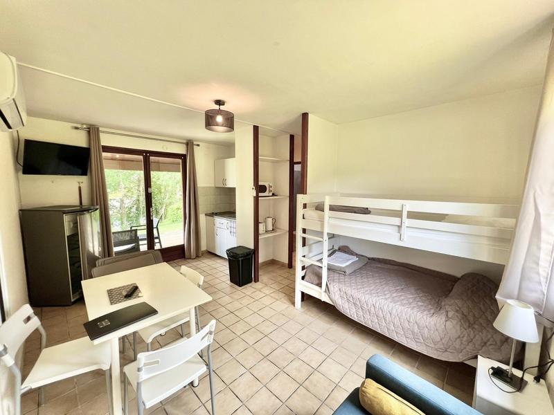 Local commercial - 1 200 m² - 20 pièces