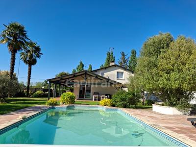 Maison - 180 m² - 7 pièces