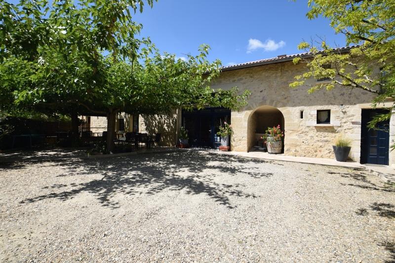 Propriété - 660 m² - 22 pièces