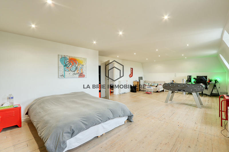 Maison - 235 m² - 9 pièces