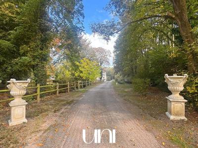 Maison - 650 m² - 22 pièces