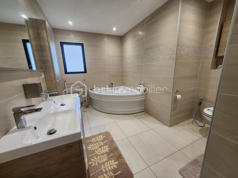 Pavillon - 130 m² - 5 pièces