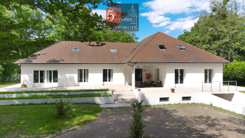 Maison - 450 m² - 9 pièces