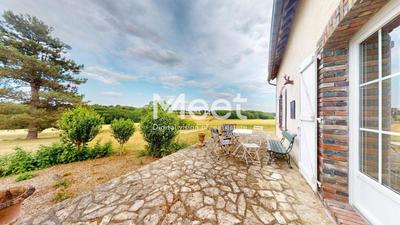 Maison - 561 m² - 15 pièces