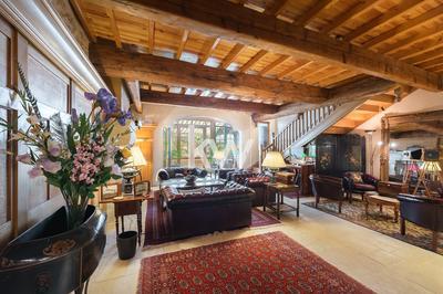 Maison - 360 m² - 8 pièces