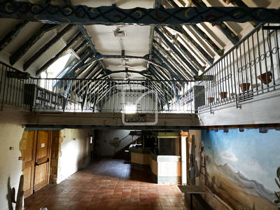 Propriété - 2 135 m² - 52 pièces