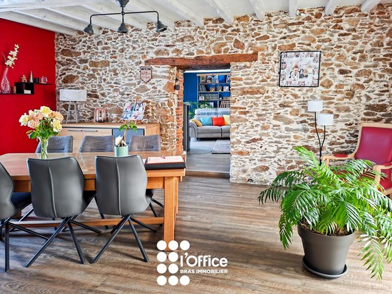 Maison - 299 m² - 11 pièces