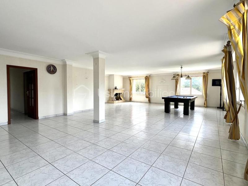 Maison - 282 m² - 9 pièces