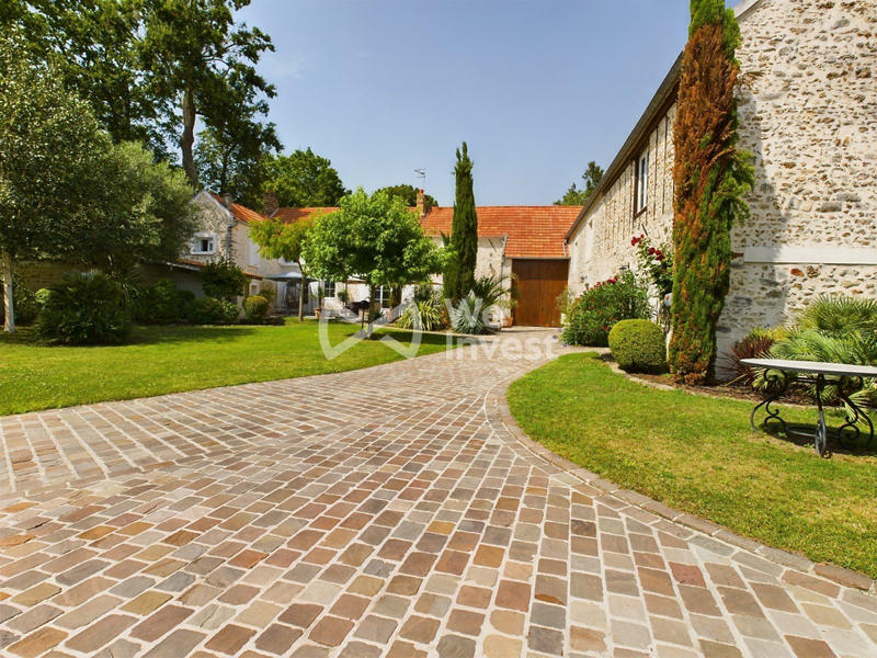 Maison - 294 m² - 9 pièces