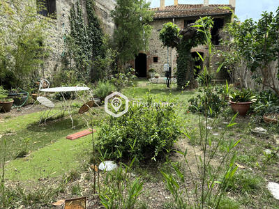 Maison - 328 m² - 10 pièces