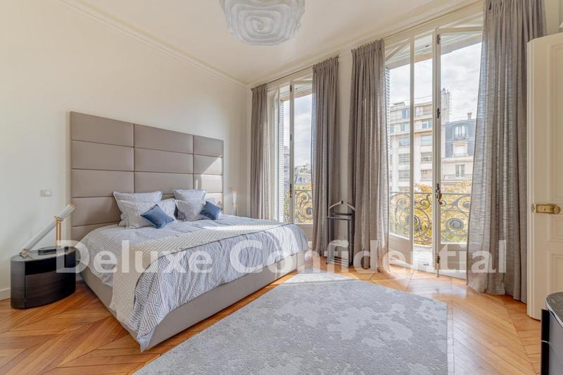 Appartement - 226 m² - 7 pièces