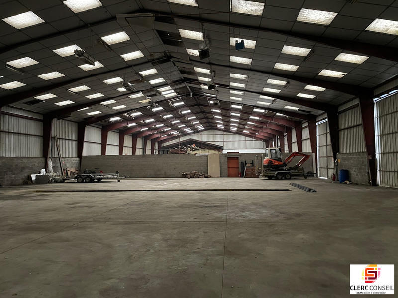 Local d'activités - 1 916 m²